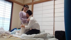 【寮母 人妻 熟女】スケベすぎる肉体が評判の学生寮の管理人さん(32歳)が旦那に内緒で男子○校生に生中出しを何度も許す