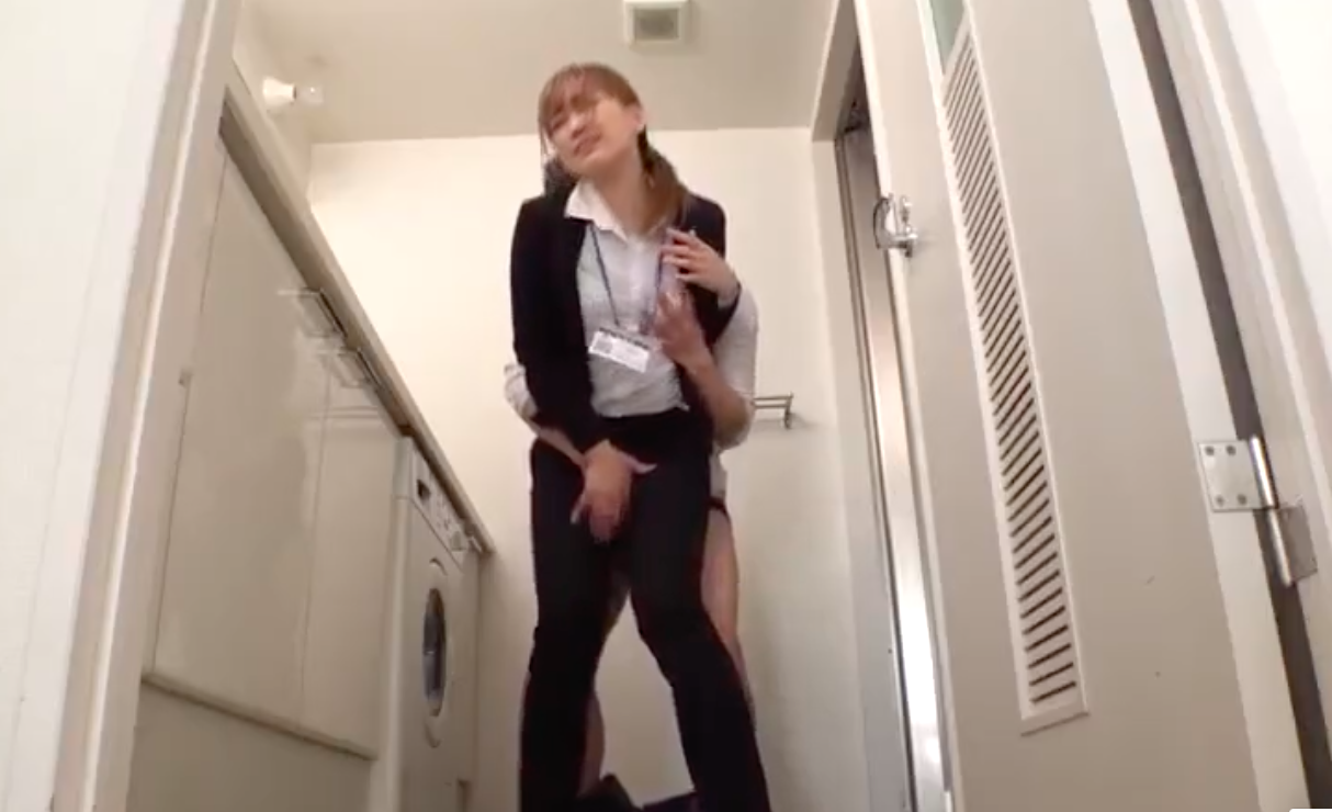 【星あめり】不動産の人妻OLがピタパン尻で無自覚誘惑するから我慢しないで巨根デカチン激ピストン⚠️そのまま膣内射精...