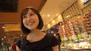 h_1787mcsr19101 ご近所でこんな人妻と出会いたい... エロ動画がヤバすぎ...これ無料なの最高w 欲情不倫妻 旅先の温泉でイカされ続ける 篠田ゆう 【寝取られ NTR】