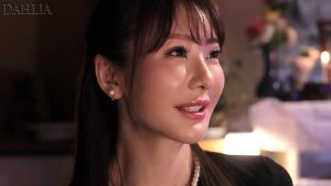 【喪服キメセクNTR】亡くなった旦那の親友と葬式前夜に不謹慎なSEXでチ○ポ狂いの覚醒状態に…気づいたら大乱交になっていました。 小沢菜穂 DAHLIA/1dldss00421 小沢菜穂-【熟女】【不倫】【寝取られ】