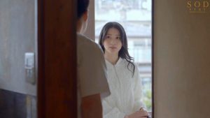 僕の住むアパートの隣室の美人妻は欲求不満だった。夫婦喧嘩で空いた直径10cmの壁穴越しに立ちバックで膣奥を突きまくった密かな不倫関係5日間。 本庄鈴 SODSTAR/1start00085 本庄鈴-【熟女】【不倫】【寝取られ】