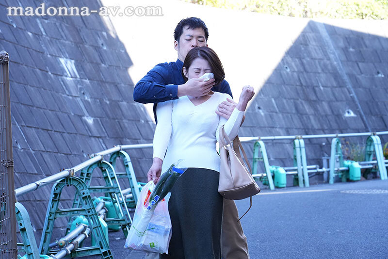 人妻を拘束椅子に放置して2時間…唾液だらだらのイグイグ変態女に育った話。 友田真希 MONROE/roe00379 友田真希-【熟女】【不倫】【寝取られ】