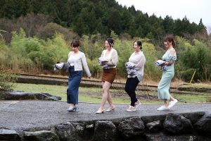 「おばさんを興奮させてどうするの？」田舎の民宿でヤられまくりSPセックスレスな巨乳妻の性欲は何発も射精できる若い絶倫巨根チ○ポじゃないと満たされない！！ ----/1dandy00936 -【熟女】【人妻】【不倫】【寝取られ】