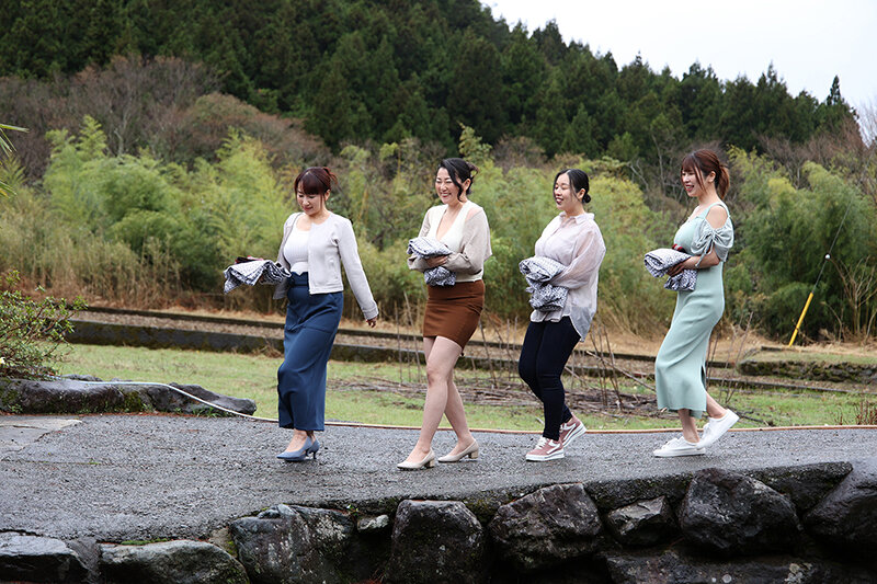 「おばさんを興奮させてどうするの？」田舎の民宿でヤられまくりSPセックスレスな巨乳妻の性欲は何発も射精できる若い絶倫巨根チ○ポじゃないと満たされない！！ ----/1dandy00936 -【熟女】【人妻】【不倫】【寝取られ】