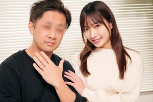 「愛し合う夫婦が残したいメモリアルヌードフォト」と題された雑誌の特集だと妻を騙し、絶倫チ○ポ男と素肌密着偽撮影会で寝取られ検証！！VOL.4 旦那よりも若くてカチカチに反り返ったチ○ポがマ○コまで1cmに超接近して奥さん急激欲情！？旦那が近くにいるにも関わらず… 赤面女子/h_1324skmj00542 -【熟女】【人妻】【不倫】【寝取られ】