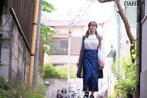 【この動画はガチ】 元有名巨乳コスプレイヤーさんは、結婚して人妻になったけど週末だけオフパコOK撮影会で回されまくってストレス解消する変態さんです。 入田真綾 DAHLIA/1dldss00367 入田真綾 -熟女 人妻 不倫 寝取られ-