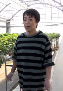 苺農家を営む五十路熟女。好きモノ熟女が自らAVメーカーに応募して初撮りAV出演！ラブホで孕ませSEX！ 即ヌキ/h_1724a107g00002