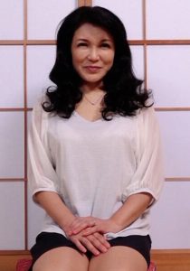 ごく普通の五十路熟女が欲求不満に耐えかねて決意のAV撮影のSEXに挑戦！形良い巨乳を揉まれ本能丸出しで喘ぐ潮吹き淫乱性交！ 即ヌキ/h_1724a108g00002