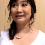 年齢の割にはふんわりした四十路熟女の不思議ちゃん宅で初撮りAV撮影！弾ける敏感巨乳と甘い喘ぎで男優の肉棒もガチガチにする適性抜群のエロSEX！ 即ヌキ/h_1724a108g00010