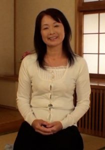 初めて見たAVの興奮と感激が忘れられず自分もこんなに他人を興奮させられるAVに出てみたい！と応募してきた黒髪五十路熟女の初撮り破廉恥SEX！ 即ヌキ/h_1724a108g00017
