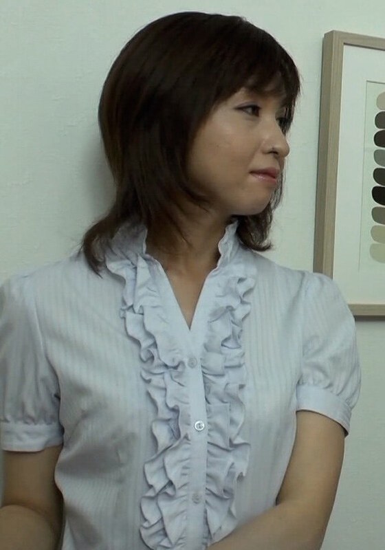 ひとりでAVを鑑賞しながら画面にあわせてオナニーしてる様をお蕎麦屋さんにバレて…。性欲爆発男女の淫靡なエロいお話。 即ヌキ/h_1724p123g00003