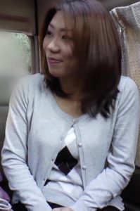 意外とドスケベ！！身体中ぺろぺろされて感じまくる奥さん ティッシュシコレール/h_1825tssr03502